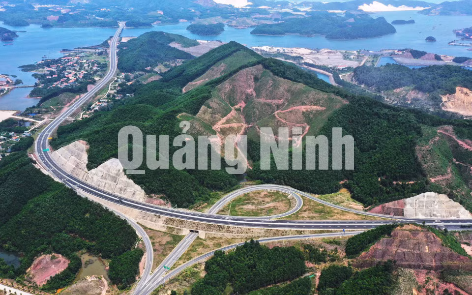 Đường cao tốc Hạ Long - Vân Đồn (7-2020). Ảnh: Đỗ Phương