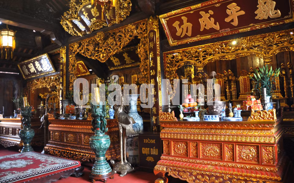 Nội thất thờ tự của Thái Miếu được sơn son thiếp vàng (2-2018). Ảnh: Phan Hằng