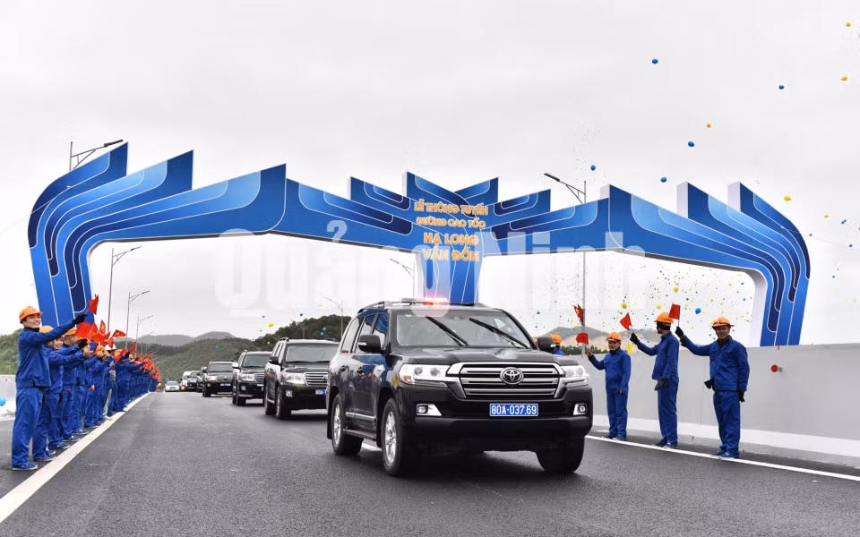 Thông xe kỹ thuật cao tốc Hạ Long - Vân Đồn (30-12-2018). Ảnh: Đỗ Phương