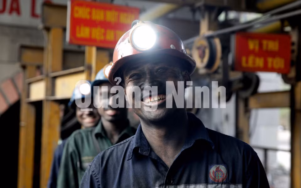 Nụ cười thợ mỏ Quang Hanh (1-2018). Ảnh Khánh Giang