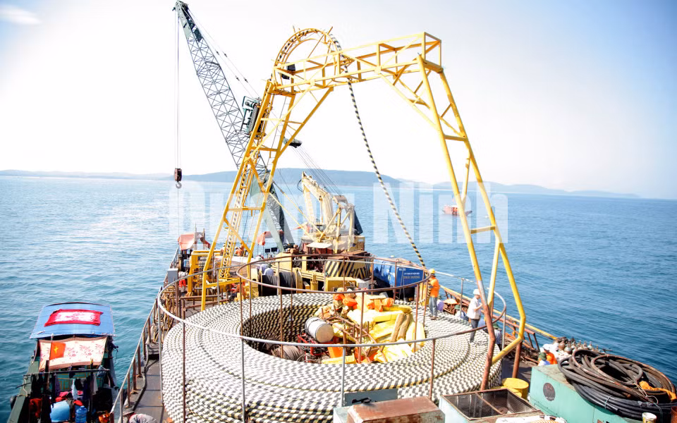 Đơn vị nhà thầu triển khai thi công hạ ngầm được điện được 3,5km (5-2020). Ảnh: Thành Công