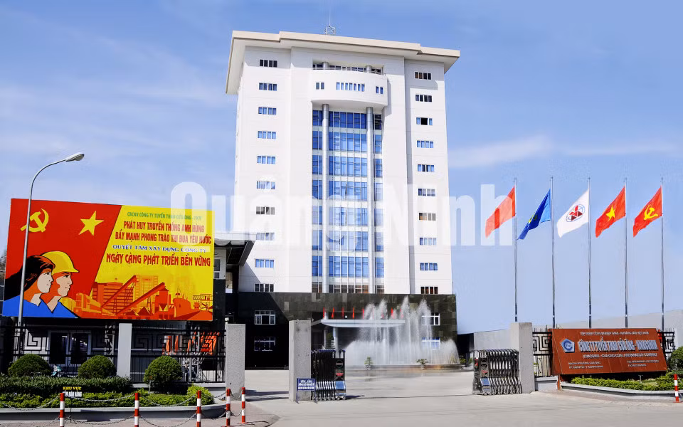 Trụ sở văn phòng Công ty Tuyển than Cửa Ông (11-2013). Ảnh: Công ty Tuyển than Cửa Ông cung cấp