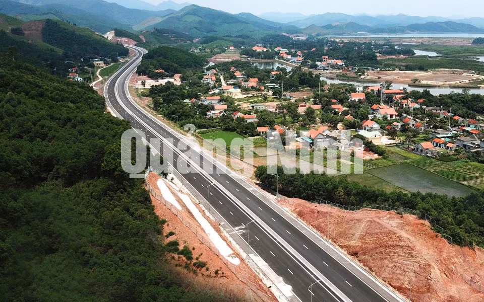 Cao tốc Hạ Long - Vân Đồn (8-2018). Ảnh: Đỗ Phương