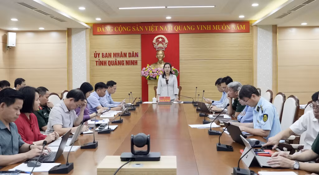 Quang cảnh cuộc họp.