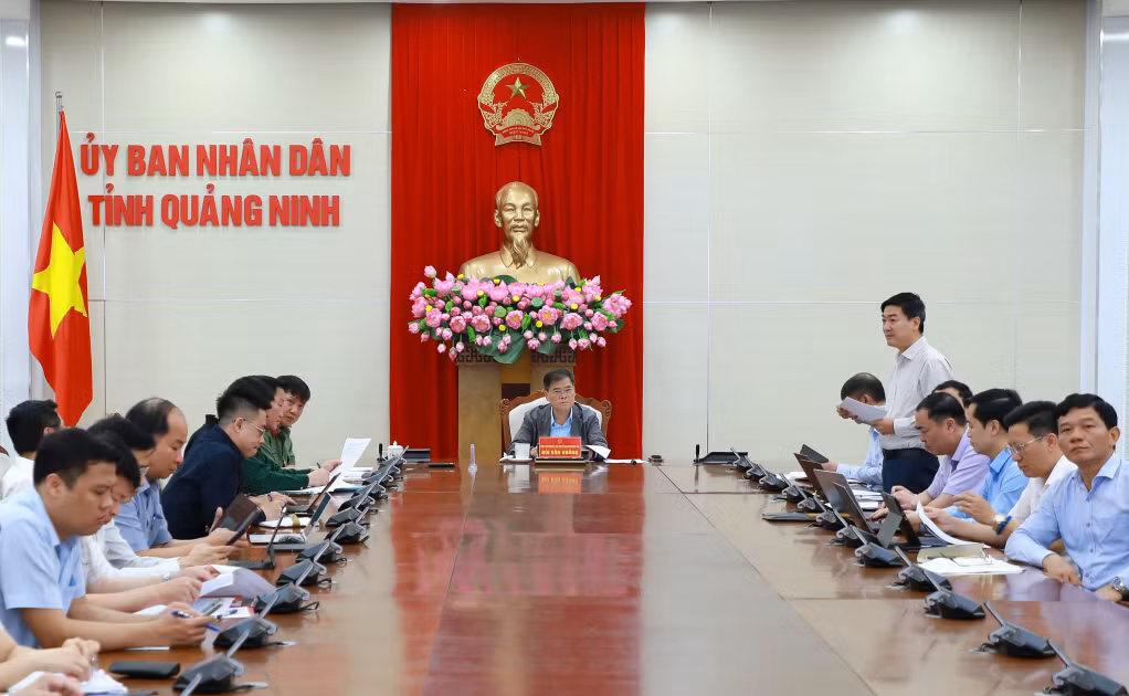 Quang cảnh cuộc họp.