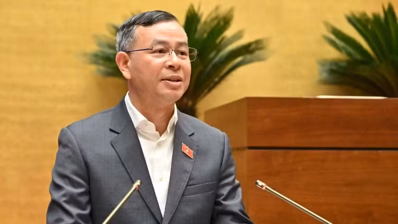 Bộ trưởng Tài chính Ngô Văn Tuấn giải trình trước Quốc hội về một số nội dung đại biểu quan tâm. (Ảnh: DUY LINH)