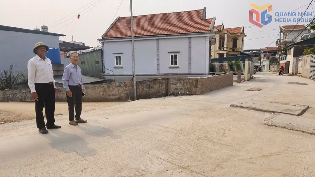 65 hộ dân dọc tuyến đường Nguyễn Công Trứ đã tự nguyện hiến đất, dịch chuyển tường rào và tự bỏ kinh phí xây dựng lại tường rào của gia đình.