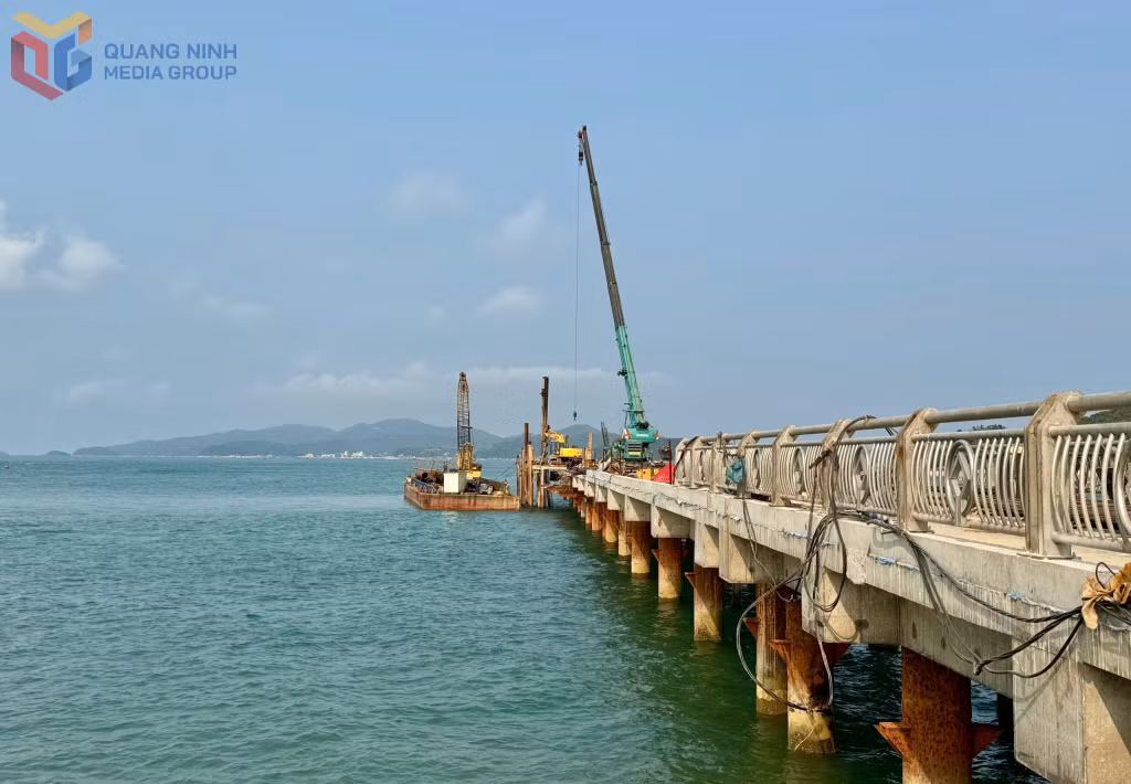 Dự án nâng cấp, mở rộng bến cập tàu khu 1 (đặc khu Cô Tô) đang được gấp rút hoàn thành vào cuối tháng 4/2026.