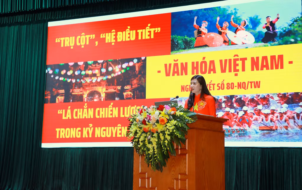 Các đồng chí báo cáo viên, tuyên truyền viên trình bày phần thi thuyết trình.