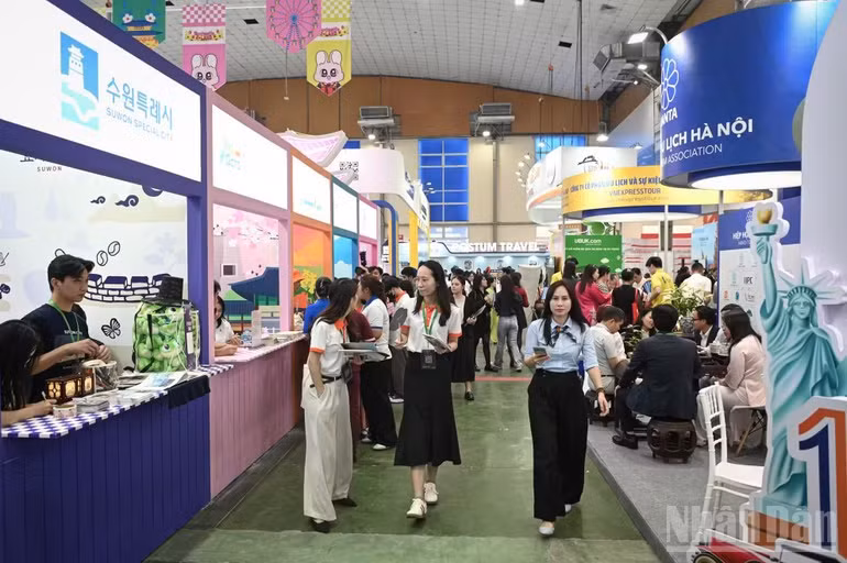 Hội chợ Du lịch quốc tế Việt Nam - VITM 2025 thu hút đông đảo doanh nghiệp, du khách trong nước và quốc tế tham gia.