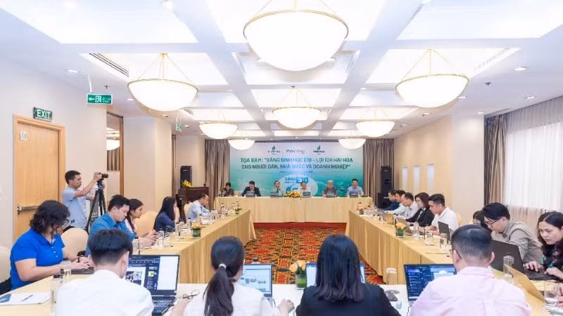 Toàn cảnh buổi tọa đàm.
