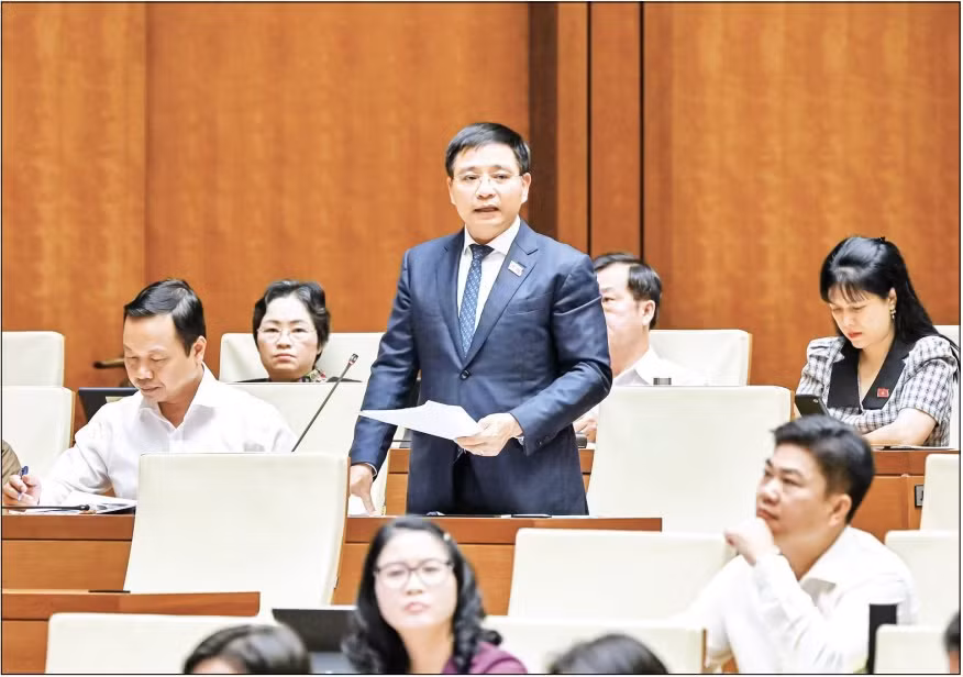 Phó Thủ tướng Nguyễn Văn Thắng phát biểu giải trình, làm rõ một số vấn đề đại biểu Quốc hội nêu. (Ảnh: DUY LINH)
