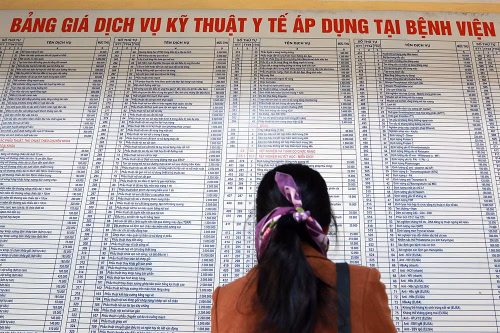 Bộ Y tế yêu cầu các cơ sở khám bệnh, chữa bệnh trực thuộc Bộ Y tế và các Bộ, ngành, Bộ Y tế yêu cầu thực hiện niêm yết công khai, đầy đủ, rõ ràng giá dịch vụ khám bệnh, chữa bệnh, giá thuốc và thiết bị y tế.