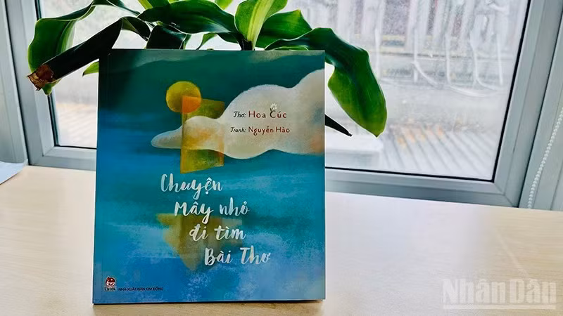 Bìa tập thơ "Chuyện Mây nhỏ đi tìm Bài Thơ" của tác giả Hoa Cúc.