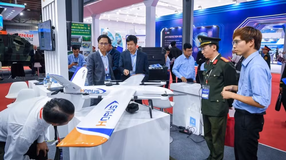 Thiết bị bay không người lái nằm trong số 35 nhóm sản phẩm công nghệ chiến lược (thuộc 11 nhóm công nghệ chiến lược) theo Quyết định 1131/QĐ-TTg ngày 12/6/2025 của Thủ tướng Chính phủ.