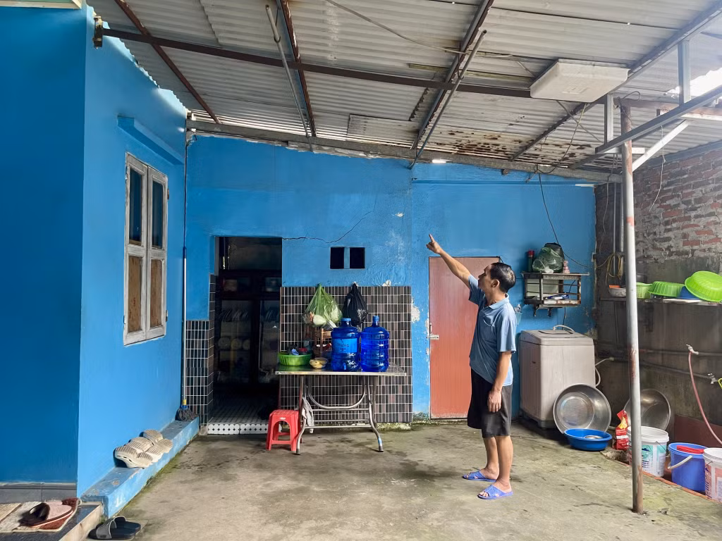 Ông Đinh Khắc Hợp (tổ 44, khu Hà Trung 4) mong muốn chính quyền địa phương sớm có phương án giải quyết những khó khăn về nhà ở.