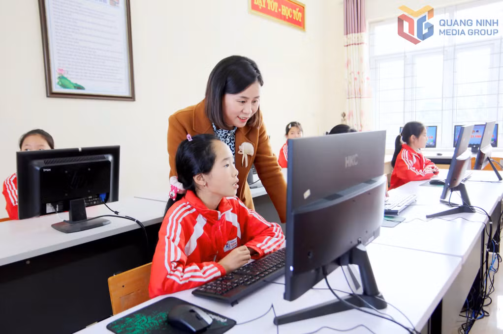 Chuyển đổi số, ứng dụng công nghệ thông tin được ứng dụng mạnh mẽ trong lĩnh vực giáo dục tại xã Hải Ninh.
