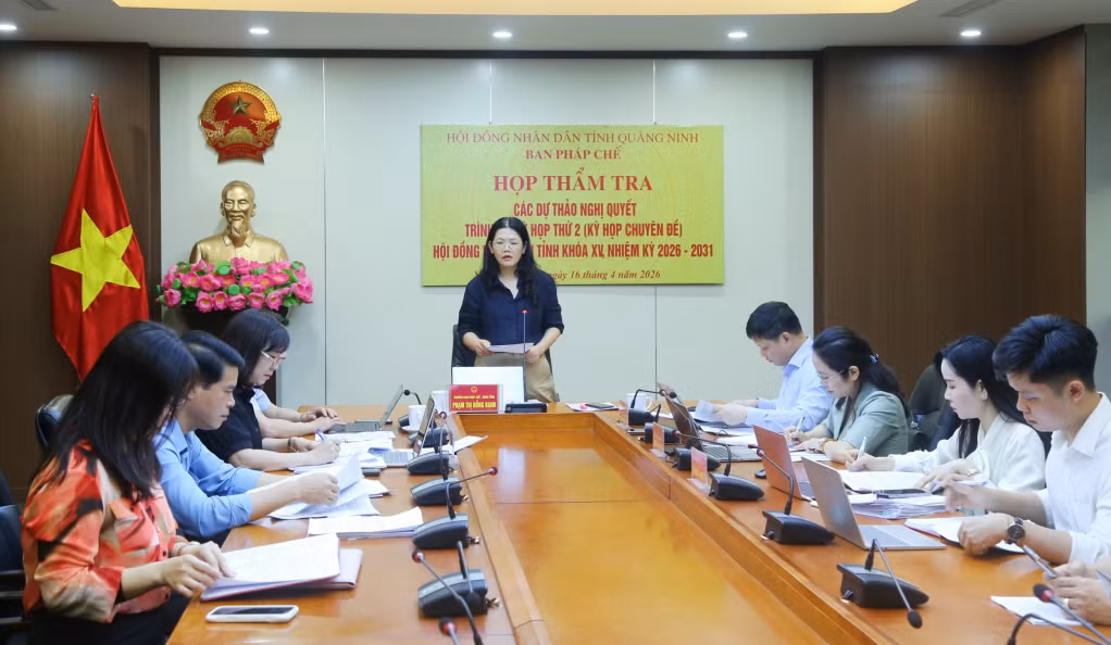 Quang cảnh cuộc họp.