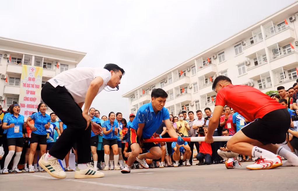Nội dung thi đấu đầu tiên đã nhận được sự cổ vũ đông đảo của cổ động viên.