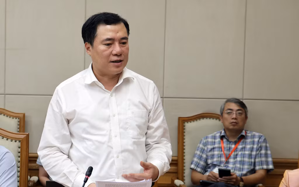 Thứ trưởng Bộ Công Thương Nguyễn Sinh Nhật Tân báo cáo tại cuộc họp - Ảnh: VGP/Phương Nguyên