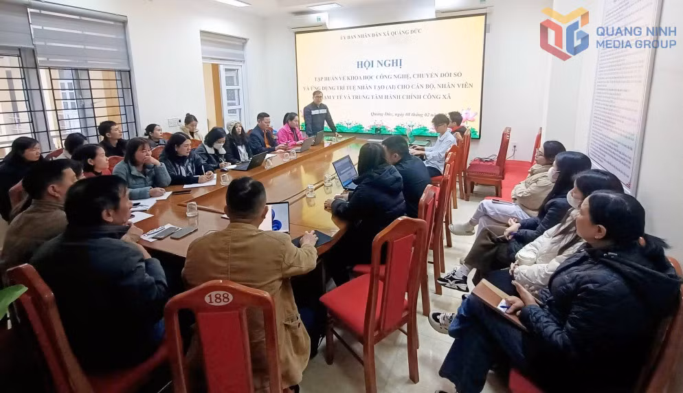 Xã Quảng Đức tập huấn chuyển đổi số và AI cho cán bộ, nhân viên trạm y tế và trung tâm hành chính công (tháng 2/2026).