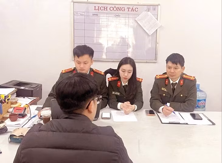 Phòng An ninh chính trị nội bộ Công an Hà Nội xử lý trường hợp đăng thông tin, hình ảnh xuyên tạc - Ảnh: Công an cung cấp