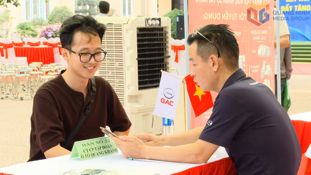 ngày hội việc làm phường việt hưng