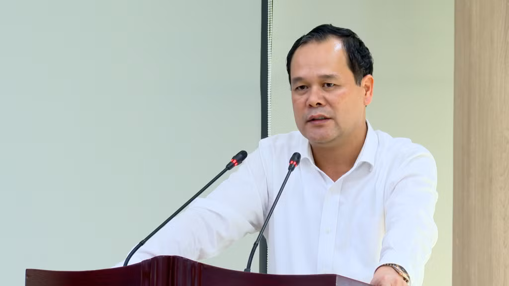 Đồng chí Điệp Văn Chiến, Ủy viên Ban Thường vụ, Trưởng Ban Nội chính Tỉnh ủy, phát biểu tại hội nghị.