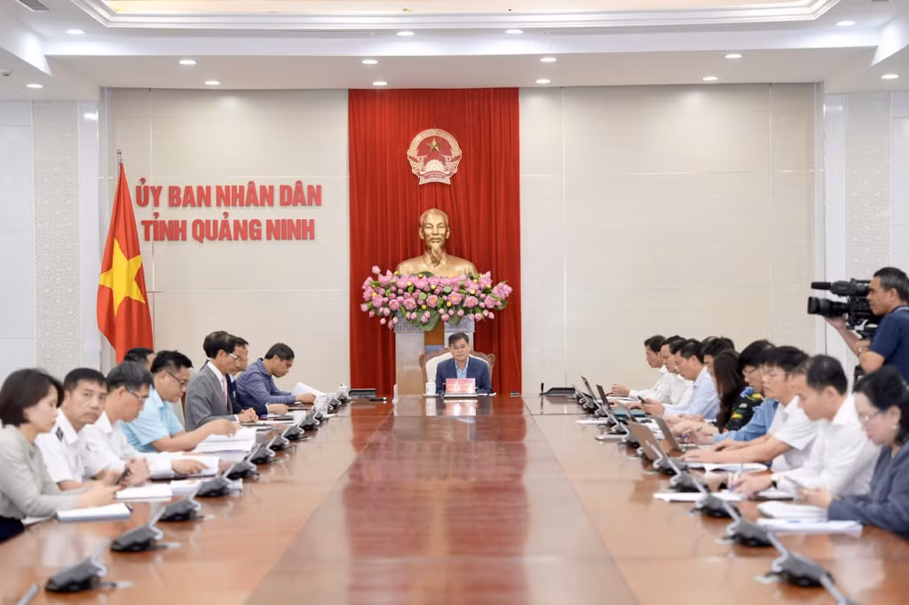 Quang cảnh cuộc họp.