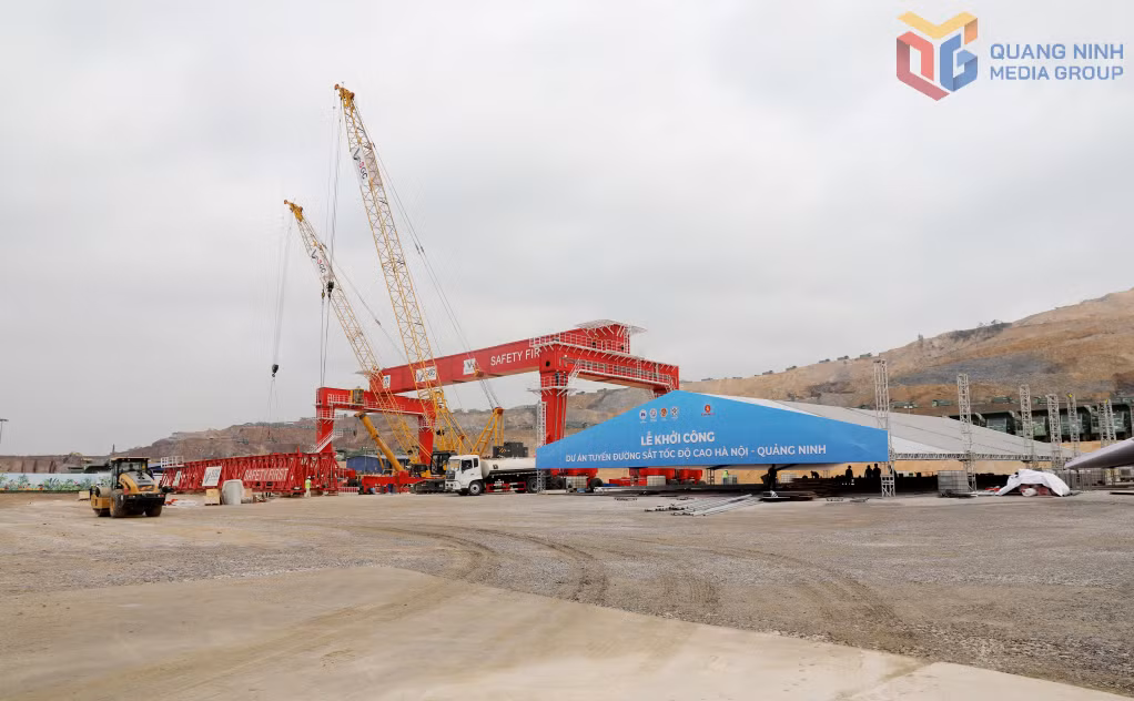 Công tác chuẩn bị cho lễ khởi công đang được các đơn vị gấp rút triển khai.