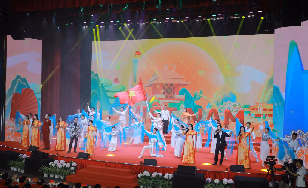 Chương trình văn nghệ chào mừng Liên hoan.