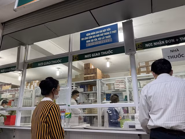 Đẩy mạnh ứng dụng công nghệ thông tin trong quản lý, kết nối các cơ sở cung ứng thuốc nhằm kiểm soát nguồn gốc, xuất xứ và biến động giá.