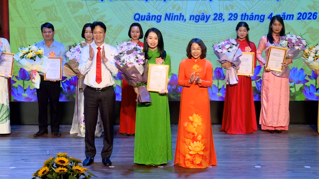 Thí sinh Trần Thị Hương, Phó Chủ tịch Hội LHPN đặc khu Vân Đồn, đoạt giải Nhất.