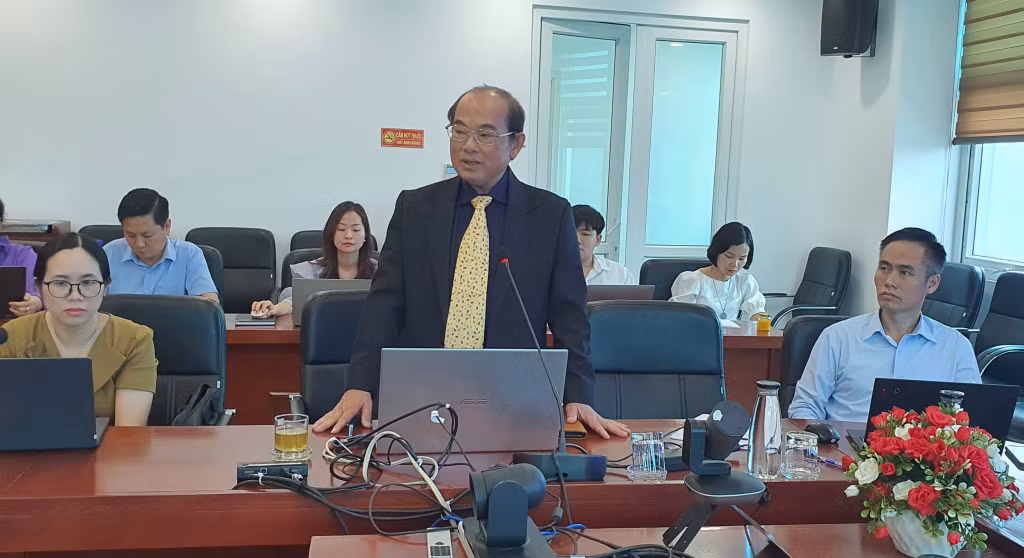 Đại diện Viện nghiên cứu công nghệ cao Đông Nam Á trình bày tham luận tại hội thảo.