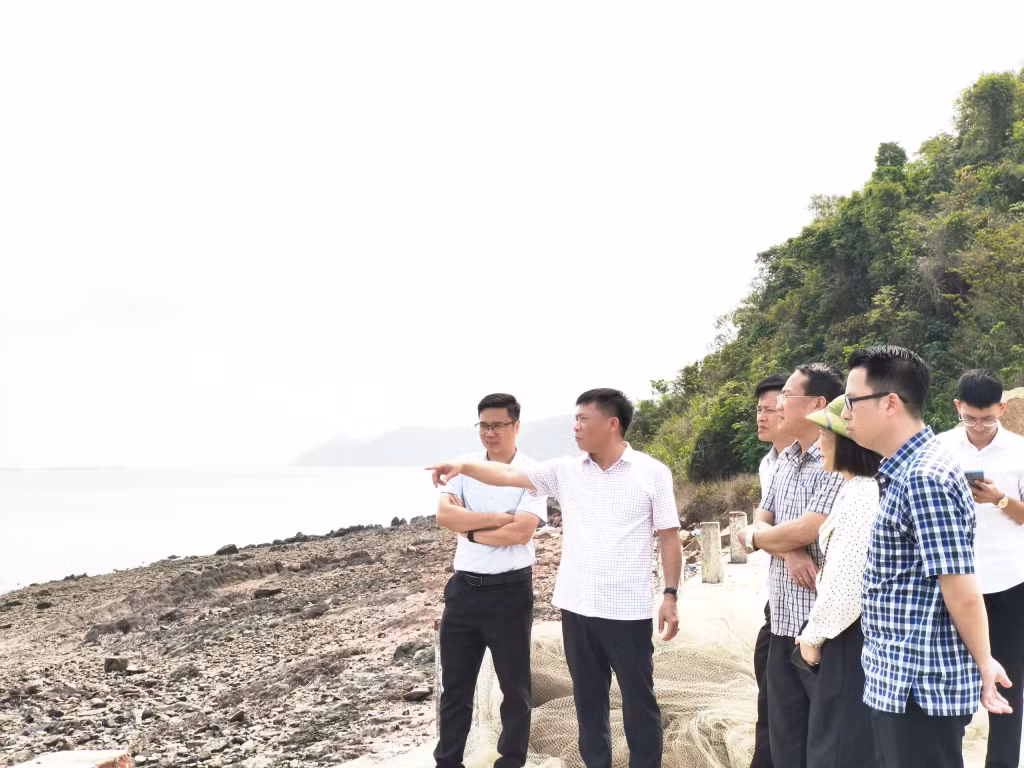 Tổ công tác kiểm tra thực địa tại xã Vĩnh Thực về công tác tiếp công dân, giải quyết khiếu nại tố cáo.