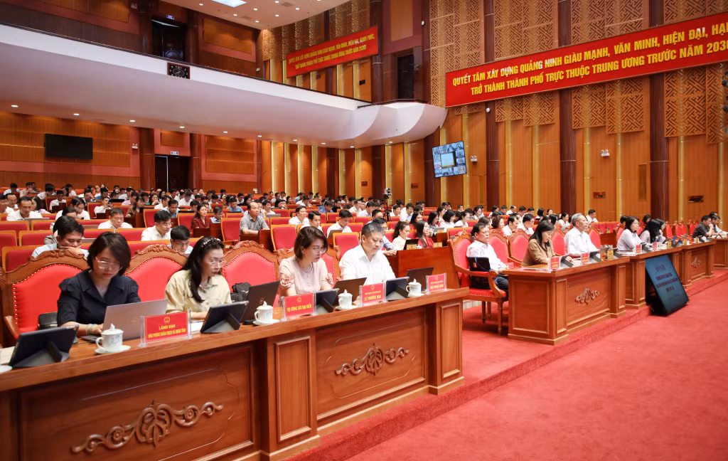Các đại biểu tham dự hội nghị.
