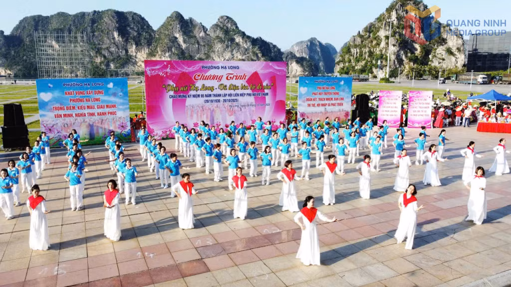 Các CLB dân vũ của Hội LHPN phường Hạ Long tham gia chương trình đồng diễn dân vũ “Phụ nữ Hạ Long - Vũ điệu bên bờ di sản” năm 2025.