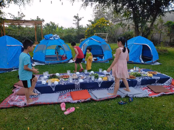 Những bí quyết đơn giản giúp các con tận hưởng trọn vẹn chuyến du lịch vui vẻ và an toàn. Ảnh: Hiền Trần