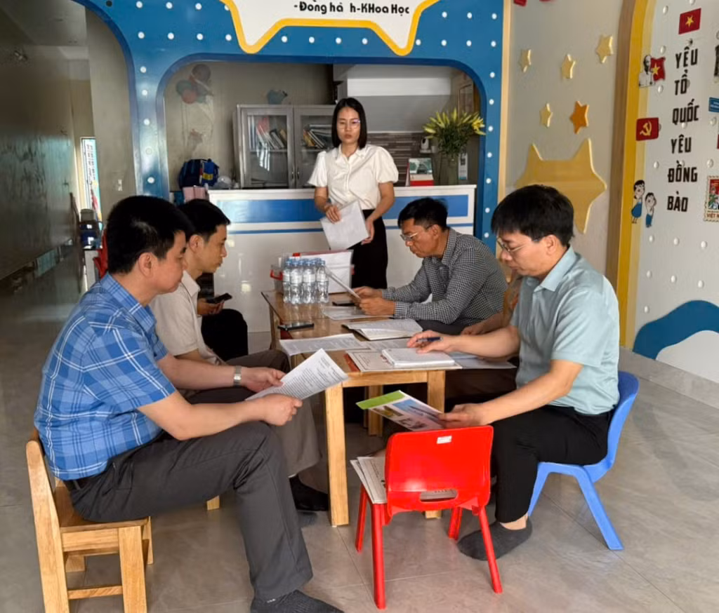 Đoàn giám sát trực tiếp kiểm tra cơ sở vật chất, khu vực sinh hoạt, học tập và điều kiện nuôi dưỡng các đối tượng bảo trợ xã hội.