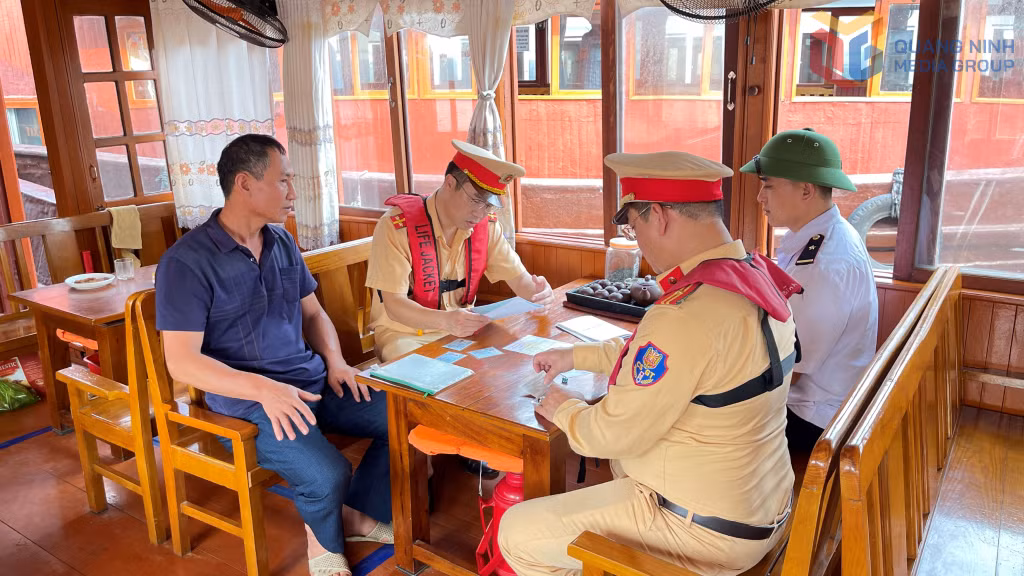 Ngoài kiểm tra thường kỳ, cơ quan chức năng sẽ tăng cường kiểm tra đột xuất văn bằng chứng chỉ chuyên môn của đội ngũ thuyền trường thuyền viên trong cao điểm du lịch hè.