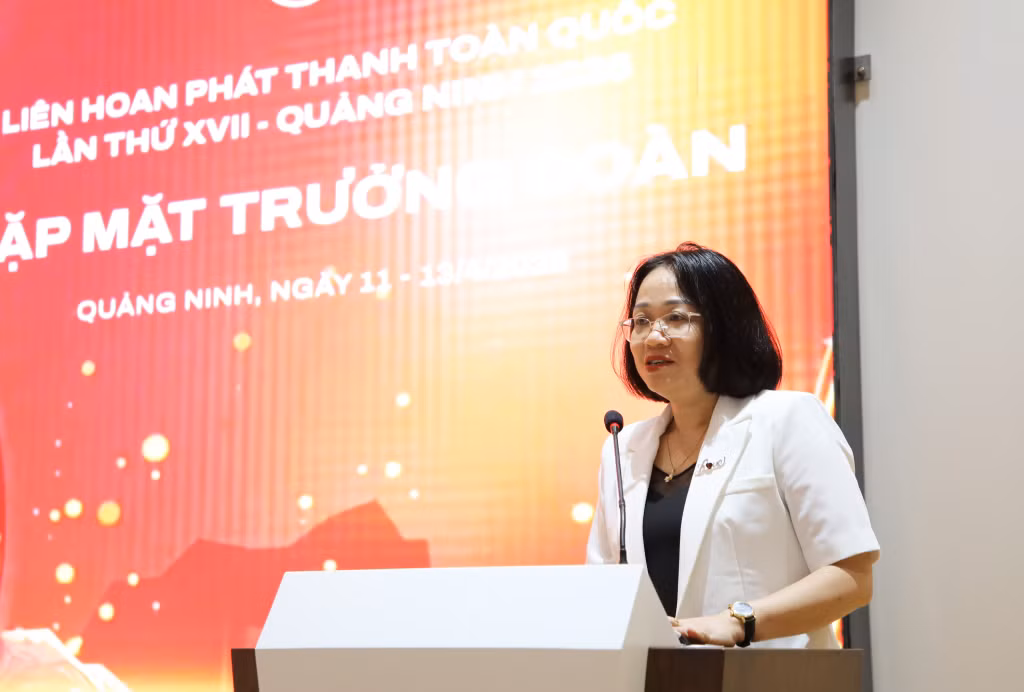 Đại diện cơ quan Báo và PTTH của các tỉnh, thành phố phát biểu tại buổi gặp mặt.