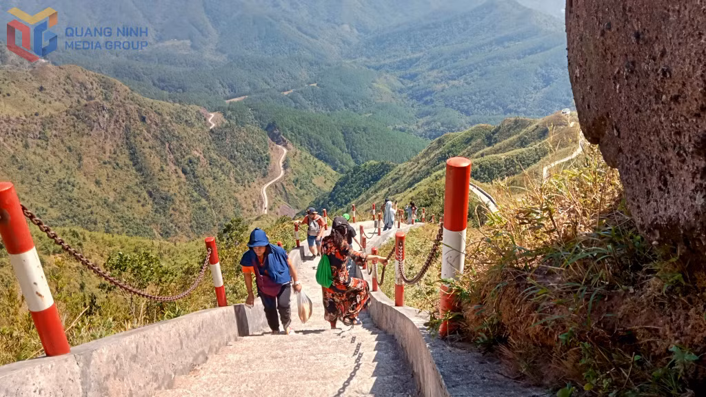 "Sống lưng khủng long" - Một điểm du lịch hấp dẫn tại xã Hoành Mô được đưa vào “Smart Travel Hoành Mô”.