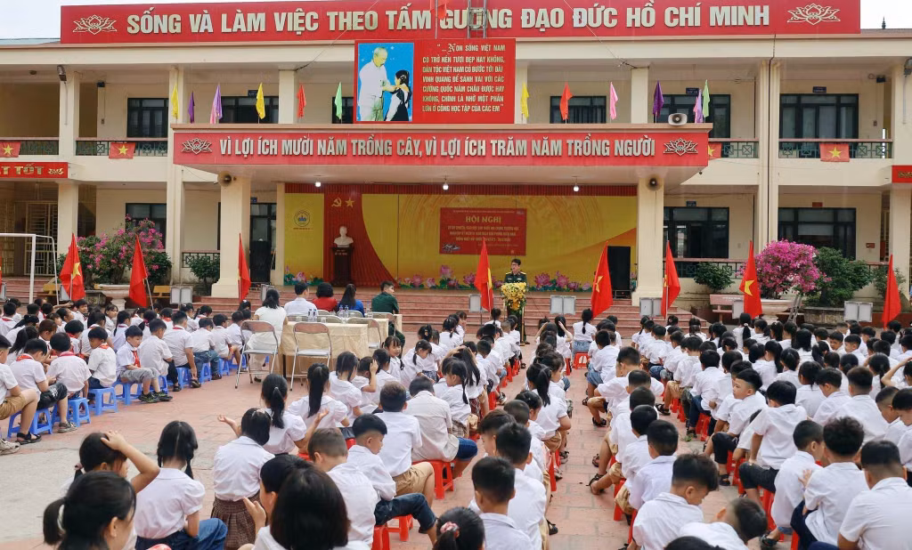ội Cựu chiến binh phường Hà An phối hợp với Đoàn Thanh niên, Ban Chỉ huy Quân sự phường và Trường Tiểu học Hà An 1 tổ chức hội nghị tuyên truyền, giáo dục truyền thống cách mạng cho học sinh toàn trường.
