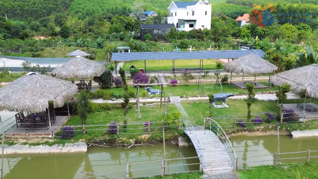 Khuôn viên nhà vườn sinh thái của ông Vũ Minh Thường, xã viên HTX Dịch vụ và Sản xuất Nông lâm nghiệp Toàn Phú.