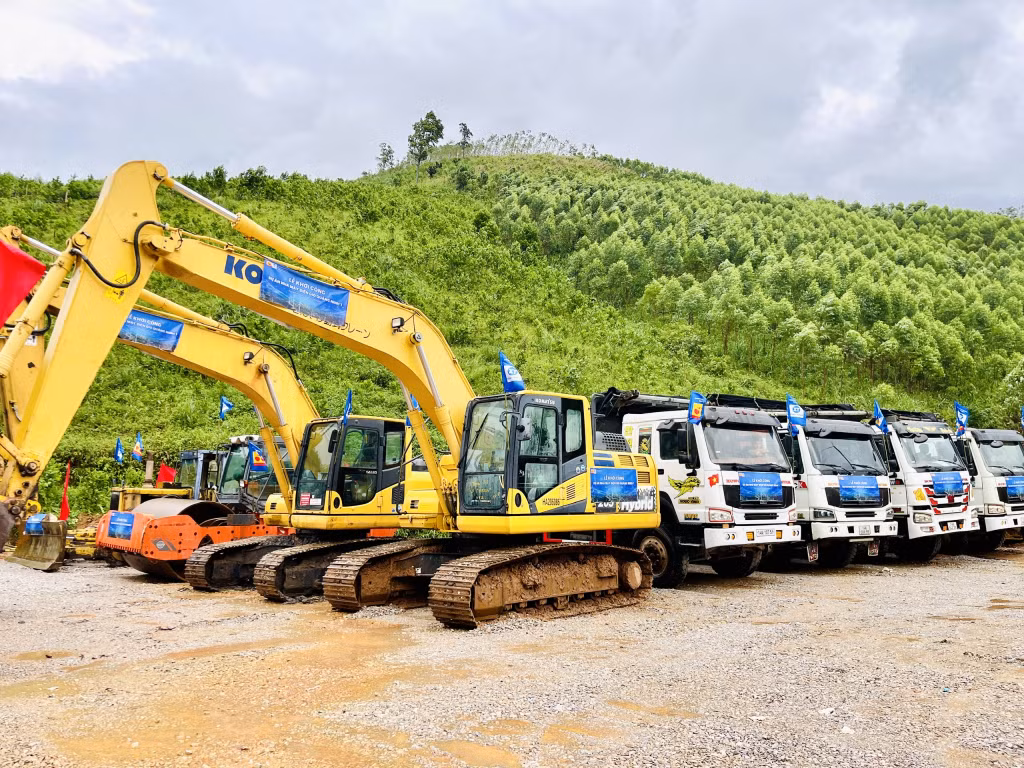 Nhà đầu tư tập trung phương tiện sẵn sàng triển khai dự án đảm bảo tiến độ, chất lượng, an toàn, hiệu quả theo kế hoạch đề ra.