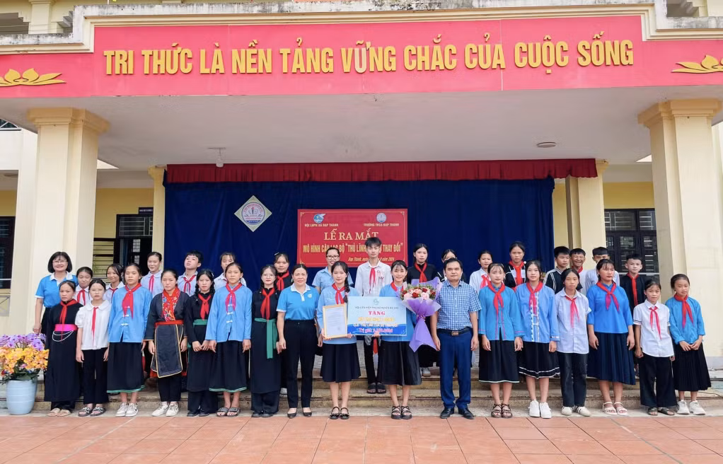 Lễ ra mắt mô hình "CLB Thủ lĩnh của sự thay đổi" tại xã Đạp Thanh (huyện Ba Chẽ).