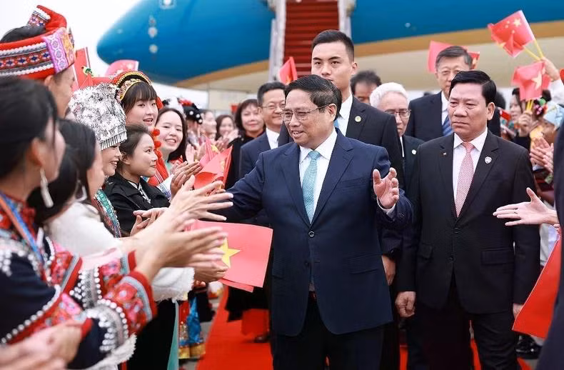 Lễ đón Thủ tướng Phạm Minh Chính đến Côn Minh, tỉnh Vân Nam bắt đầu chuyến tham dự Hội nghị Thượng đỉnh Hợp tác tiểu vùng Mekong mở rộng (GMS) lần thứ 8. Ảnh: Dương Giang-TTXVN