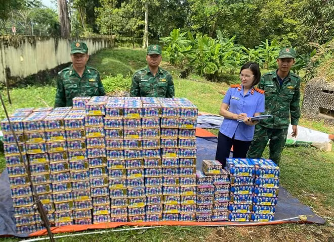 Số lượng pháo nổ vừa được cơ quan chức năng thu giữ. Ảnh: Biên phòng cung cấp