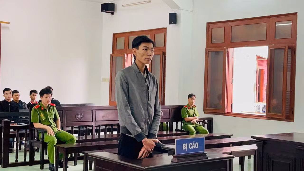 Huỳnh Phạm Bảo Việt tại tòa. Ảnh Thế Phong