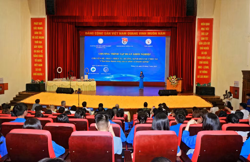 Thành Đoàn Móng Cái tổ chức tập huấn khởi nghiệp “phát triển xu hướng kinh doanh Thương mại điện tử 5.0” cho ĐVTN trên địa bàn.